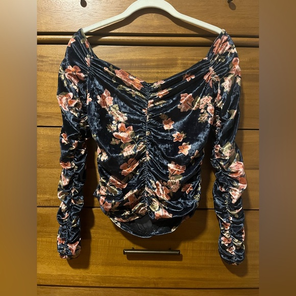 Free People Reina Velvet Off Shoulder Top - Size Small - Picture 3 of 8